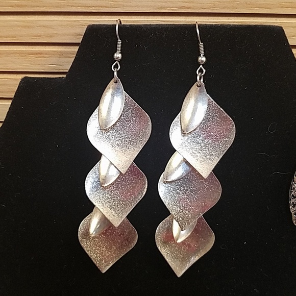 Costume Jewelry - Silver sparkle long dangle earrings GUC